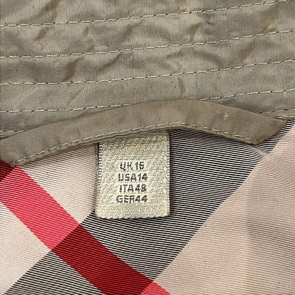 Authentic Burberry Trench - Picture 10 of 13